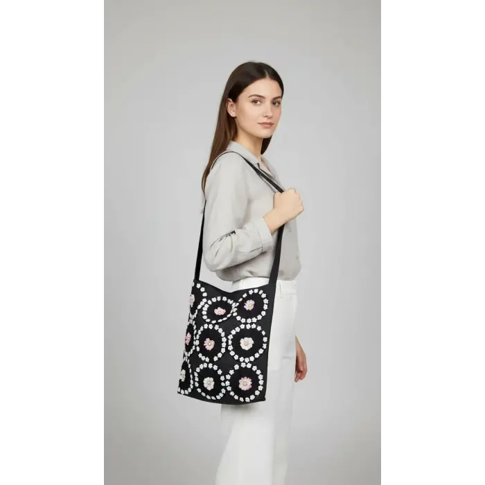 Handmade Floral Pattern Shoulder Bag - Black