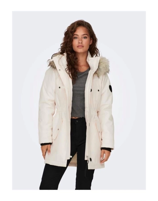 Kürklü Kadın Parka