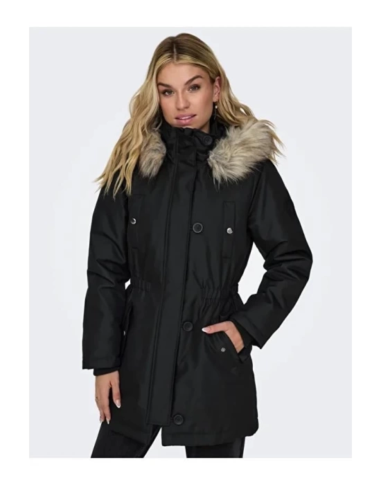 Kürklü Kadın Parka
