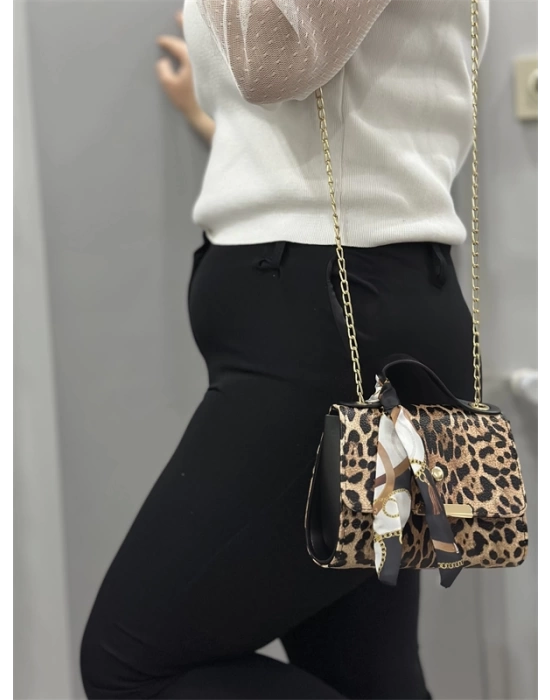 Leoparlı siyah cilt çanta