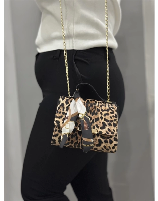 Leoparlı siyah cilt çanta