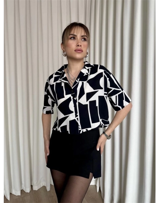 Siyah beyaz baskılı crop gömlek