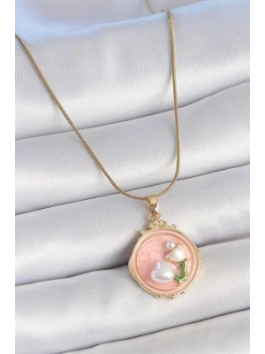 316L Çelik Gold Renk Zincir Pembe Mineli İncili Çiçek İşlemeli Portre Model Kadın Kolye