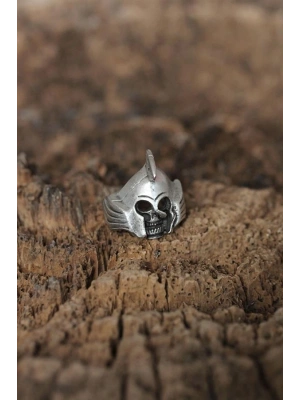 Ayarlanabilir Miğferli Kuru Kafa Tasarımlı Erkek Yüzük