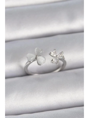 Pirinç Gümüş Renk Ayarlanabilir Zirkon Taşlı Beyaz Mineli Kalp Model Kadın Yüzük