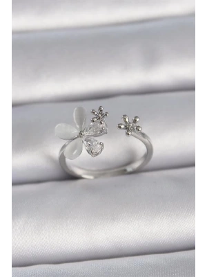 Pirinç Gümüş Renk Ayarlanabilir Zirkon Taşlı Beyaz Mineli Yaprak Model Kadın Yüzük