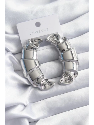 Pirinç Gümüş Renk Kruvasan Model Kadın Küpe