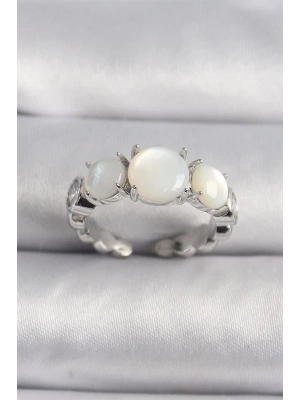 Pirinç Gümüş Renk Zirkon Taş Detaylı Beyaz Sedefli VIP Seri Kadın Yüzük