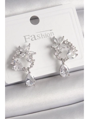 Pirinç Gümüş Renk Zirkon Taşlı Çiçek Model Sallantı Damla Detay Kadın Küpe