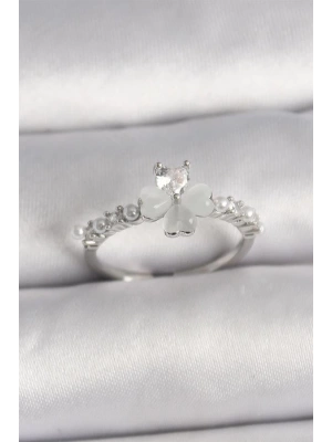 Pirinç Gümüş Renk Zirkon Taşlı Yonca Model İnci Detay Ayarlanabilir Yüzük