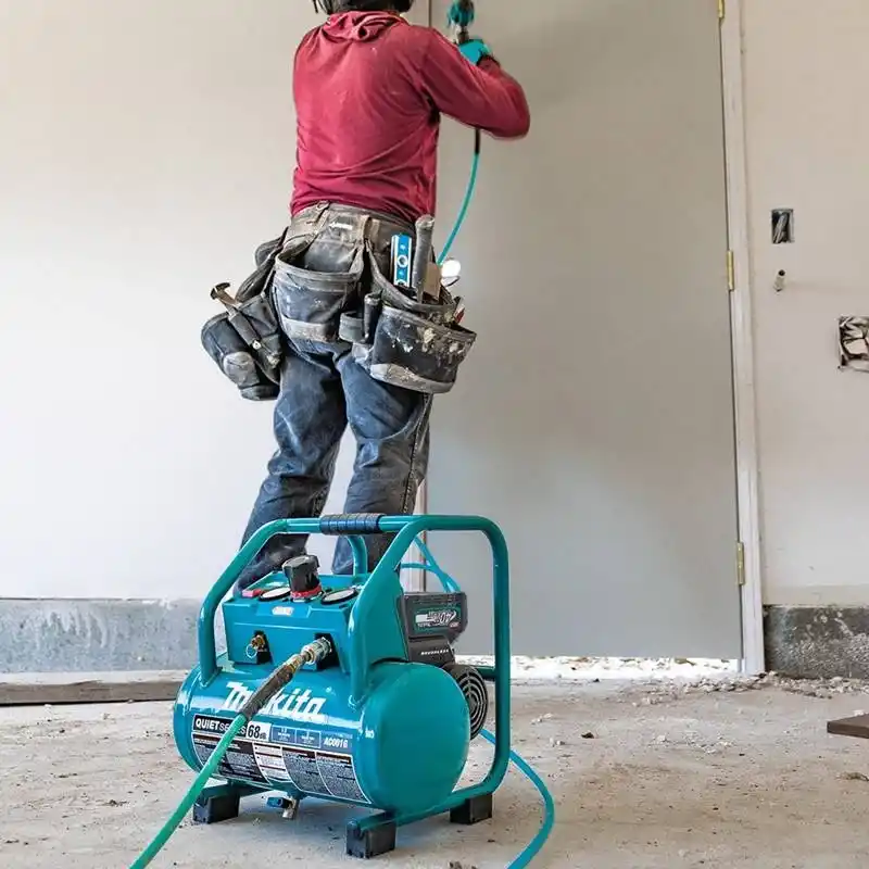 Makita AC001GZ Solo Akülü Hava Kompresörü