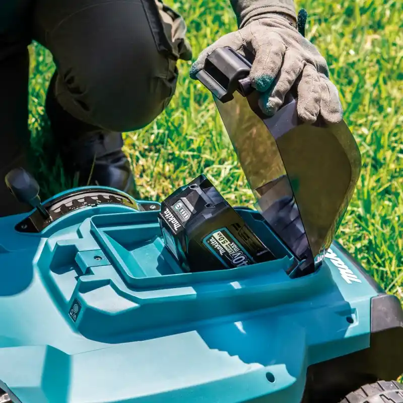 Makita LM004GZ Akülü Çim Biçme Makinesi 43cm