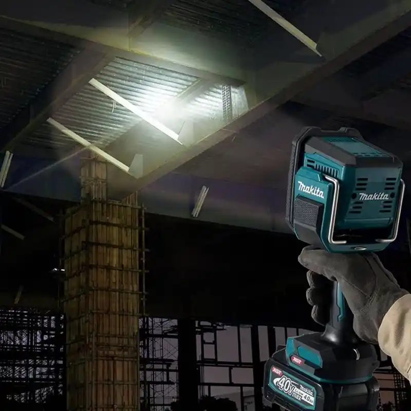Makita ML007G Solo Akülü Projektör Spot Çalışma Şantiye Lambası