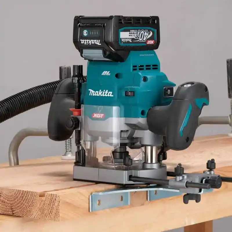 Makita RP001GZ 40V Solo Akülü Dik Freze