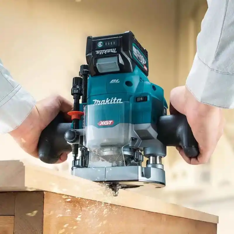 Makita RP001GZ 40V Solo Akülü Dik Freze