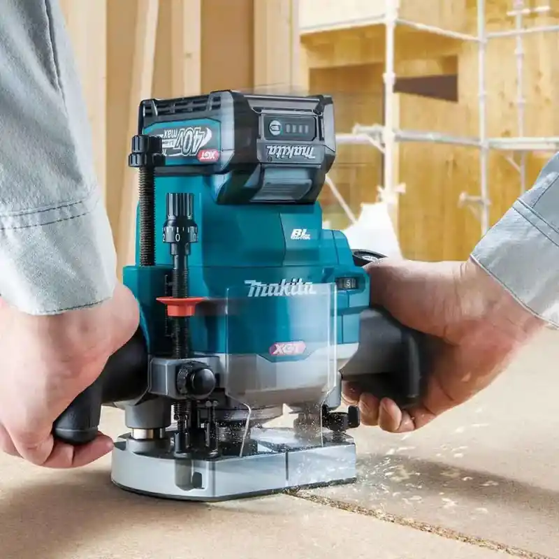Makita RP001GZ 40V Solo Akülü Dik Freze
