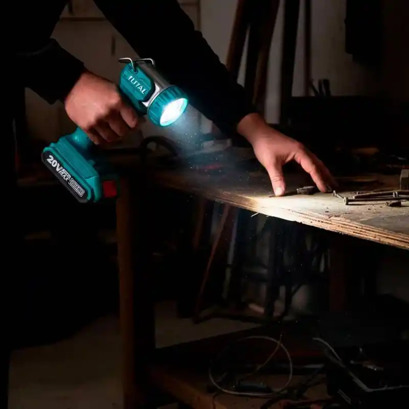 Total TWLI2058 Solo Akülü Led Çalışma Işığı El Feneri