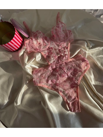 PEMBE KALP DETAY BODYSUİT