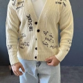 BEJ GRAFFİTİ NAKIŞ DETAYLI TRİKO HIRKA