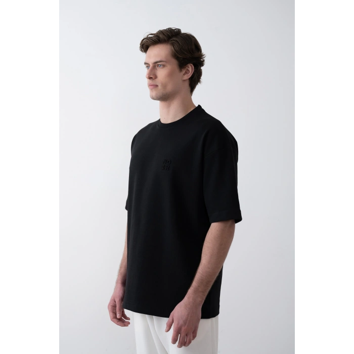 SİYAH OVERSİZE KALIP KABARTMALI BASKI TİŞORT