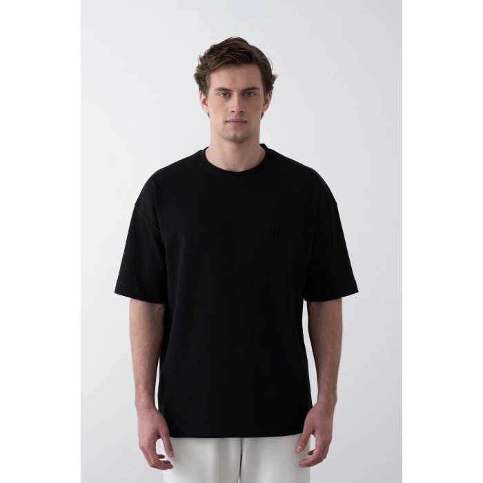 SİYAH OVERSİZE KALIP KABARTMALI BASKI TİŞORT