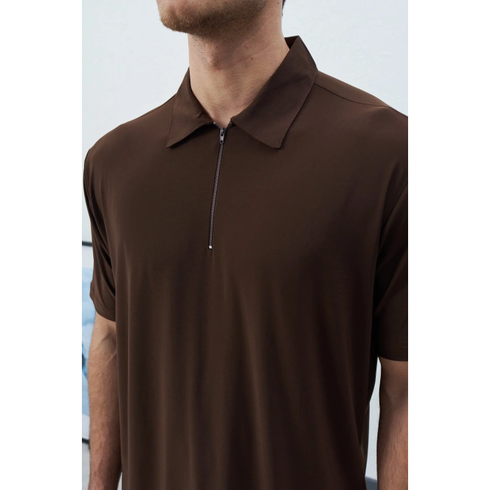 KAHVERENGİ FERMUARLI POLO YAKA TİŞÖRT