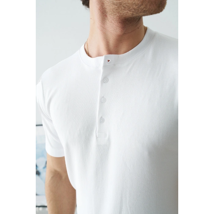 BEYAZ 4 DÜĞME HANLEY YAKA TİŞÖRT