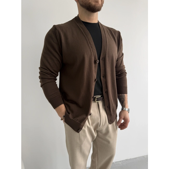 KAHVERENGİ DÜĞMELİ HIRKA