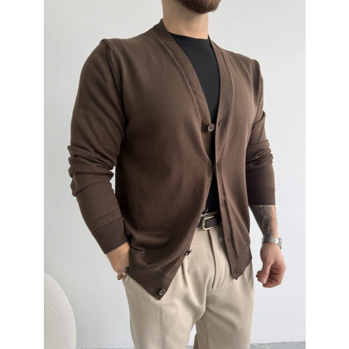 KAHVERENGİ DÜĞMELİ HIRKA