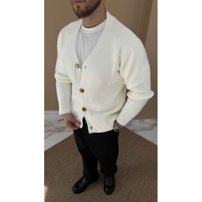 BEYAZ DÜĞMELİ TRİKO HIRKA