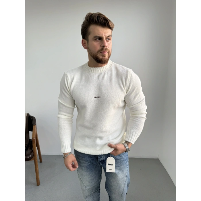 Nakış Detaylı Bisiklet Yaka Kazak Beyaz