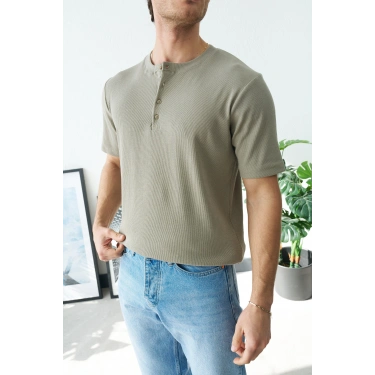 ÇAĞLA YEŞİLİ 4 DÜĞME HANLEY YAKA TİŞÖRT