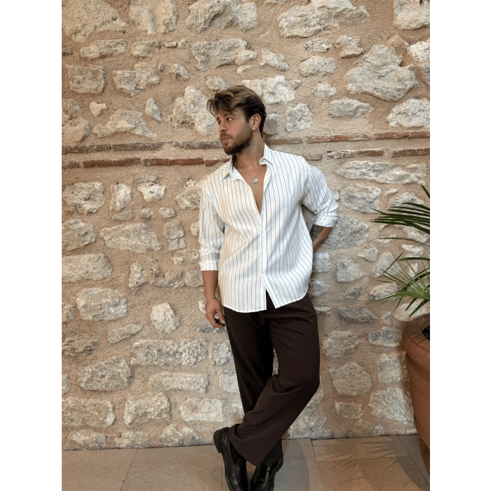 Beyaz Siyah Çizgili Modal Kumaş Gömlek - Acı Kahve Baggy Kumaş Pantolon Kombin