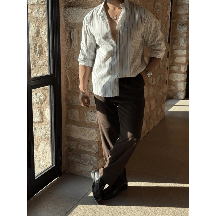 Beyaz Siyah Çizgili Modal Kumaş Gömlek - Acı Kahve Baggy Kumaş Pantolon Kombin