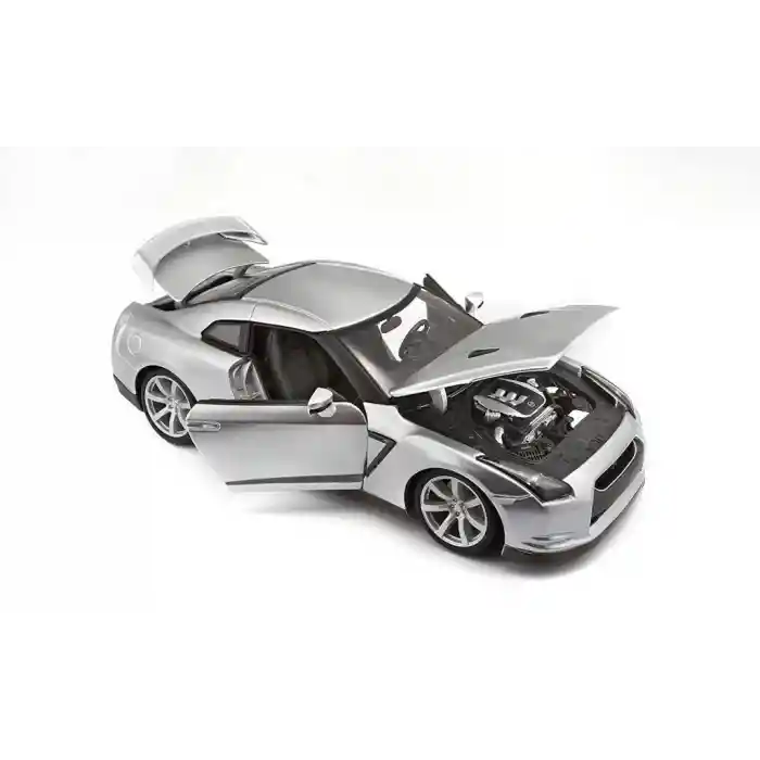 1:18 Nissan GT-R R35 2009 Model Araba