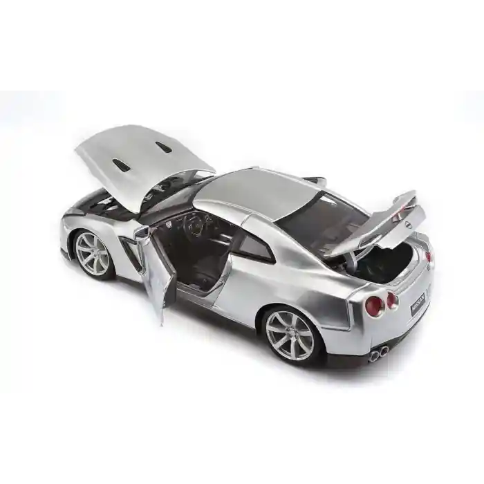 1:18 Nissan GT-R R35 2009 Model Araba
