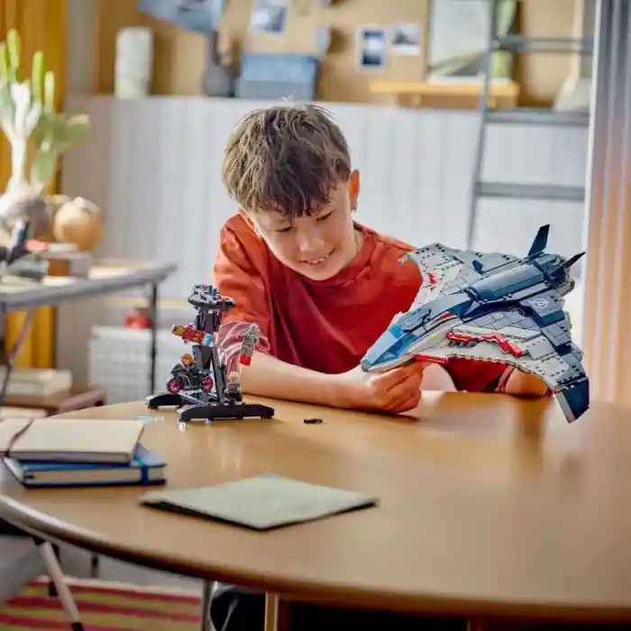 NessiWorld Avengers: Ultron Çağı Quinjet, 76325