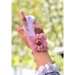 Bride to be Nedime Gelin Bilekliği Tüy ve İnci Boncuk Detaylı Pembe Renkli Bekarlığa Veda Partisi Bilekliği 10 Adet