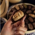 Çikolata Kaplı Badem Parçacıklı Dolgulu Hurma
