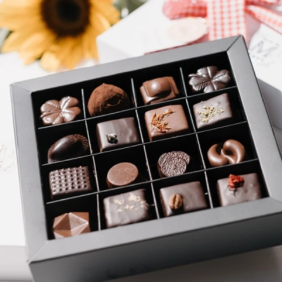 16lI Special Çikolata Kutusu