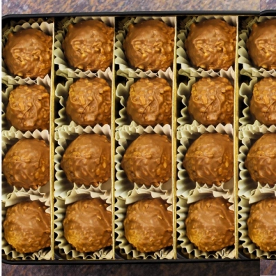 Trüf  Fındıklı & Fındık parçacıklı Kaplamalı 20 Adet Teneke Kutu