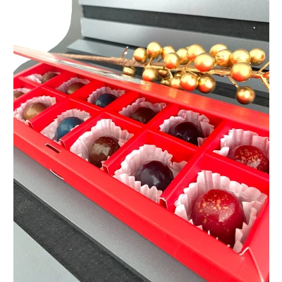 Lavin Artisan Kımızı Special Çikolata Kutusu 14 Adet