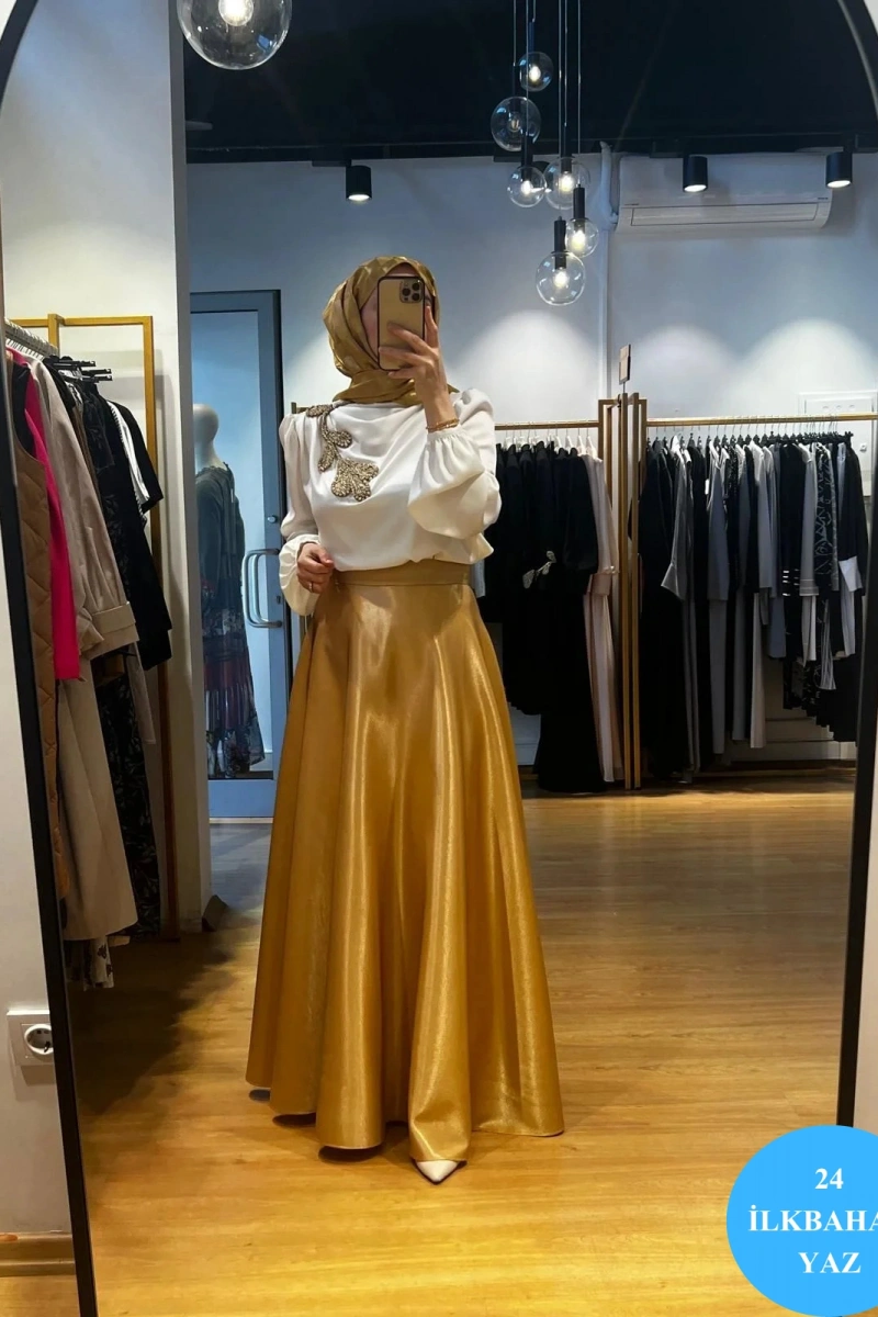 Jamıla Sarah Bedenden Gelen Yakalı Tek Taraf Kırmalı Aplikli Bluz SS24-2007