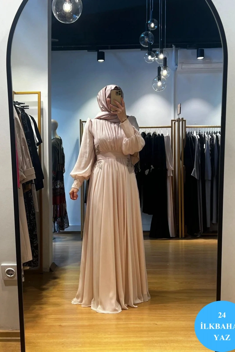 Jamıla Sarah Özü Büzgülü Balon Kollu Aplikli Şifon Elbise SS24-3026