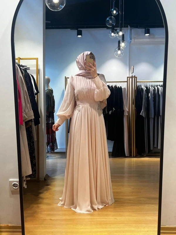 Jamıla Sarah Özü Büzgülü Balon Kollu Aplikli Şifon Elbise SS24-3026