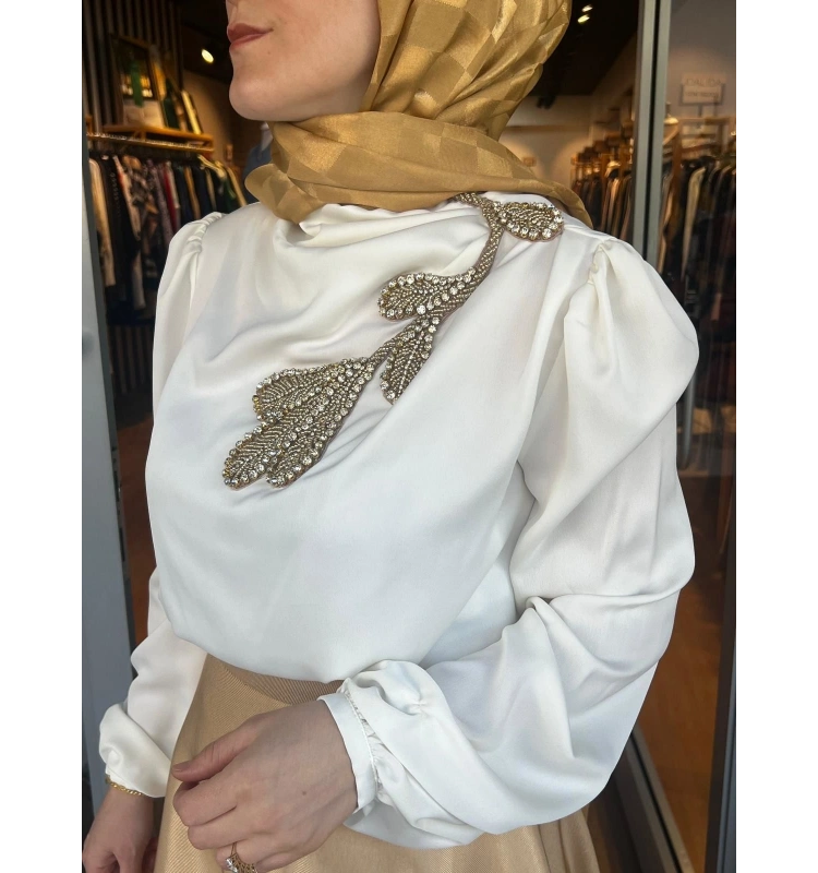 Jamıla Sarah Bedenden Gelen Yakalı Tek Taraf Kırmalı Aplikli Bluz SS24-2007