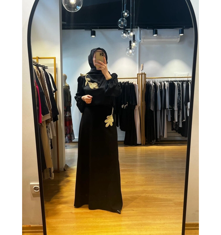 Jamıla Sarah Bedenden Gelen Yakalı Tek Taraf Kırmalı Aplikli Bluz SS24-2007