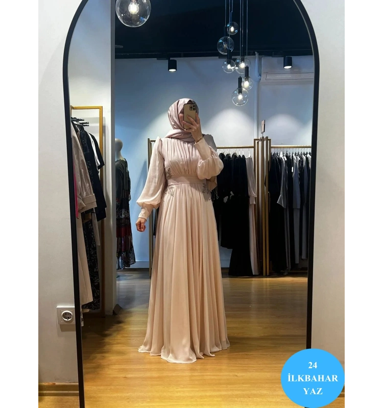 Jamıla Sarah Özü Büzgülü Balon Kollu Aplikli Şifon Elbise SS24-3026