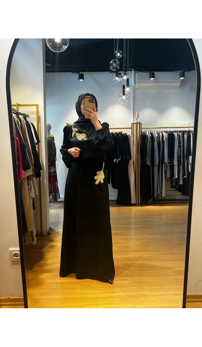Jamıla Sarah Bedenden Gelen Yakalı Tek Taraf Kırmalı Aplikli Bluz SS24-2007