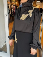 Jamıla Sarah Bedenden Gelen Yakalı Tek Taraf Kırmalı Aplikli Bluz SS24-2007